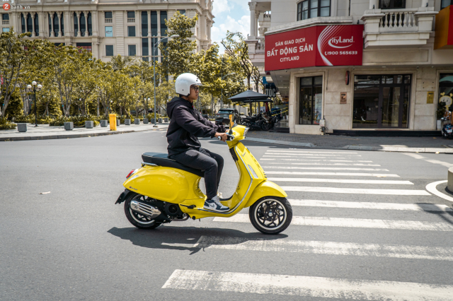 Danh gia Vespa Sprint 2025 Su lot xac toan dien tu hieu suat den trai nghiem lai - 2