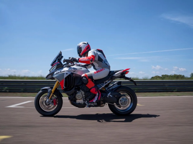 Ducati Multistrada V4 RS 2026 ra mat khi chat touring gap linh hon superbike - 9