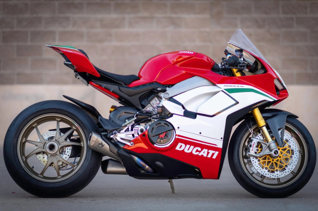 Ducati Panigale V4 Streetfighter V4 bi trieu hoi vi loi truc banh sau anh em chu y - 3