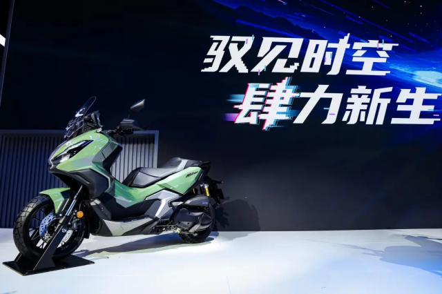 Honda ADV350 trinh lang phien ban mau Xanh bo moi giong Winner R vua ra mat o nuoc ta - 11