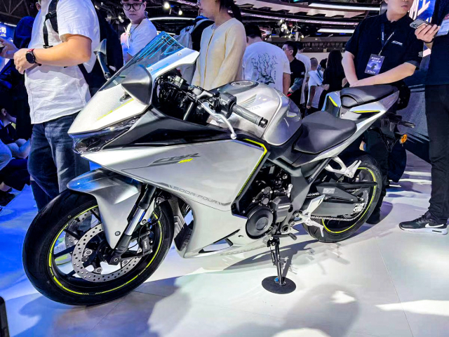 Honda CBR500R Four 2026 Giac mo 4 xylanh o phan khuc tam trung da thanh su that - 15