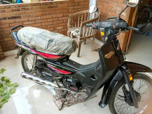 Honda Dream lun doi 1997 chua su dung duoc rao ban voi gia hon 160 trieu Dong o Indo - 3