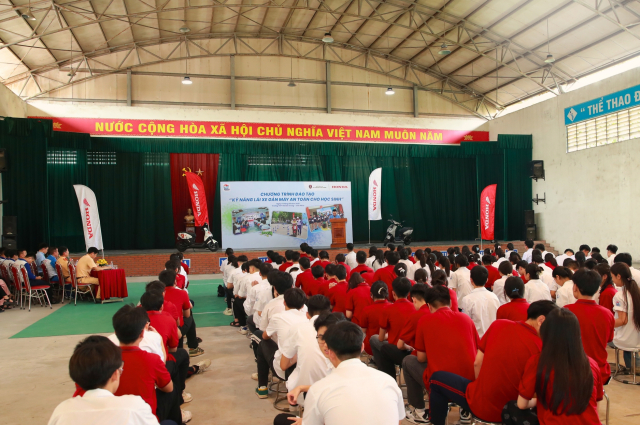 Honda khoi dong khoa boi duong kien thuc phap luat va ky nang lai xe gan may an toan cho hoc sinh - 3