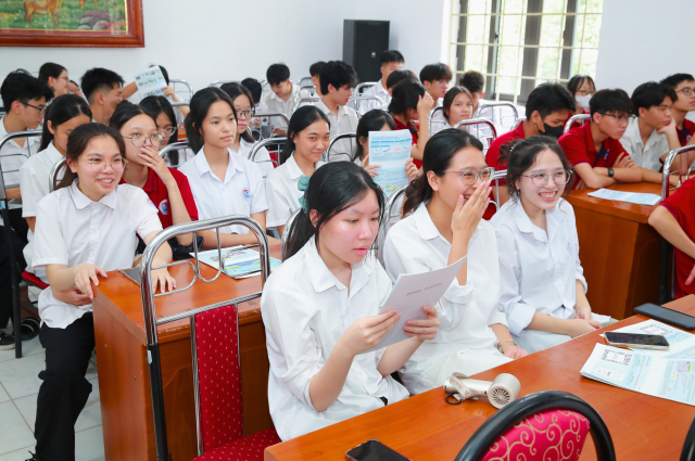 Honda khoi dong khoa boi duong kien thuc phap luat va ky nang lai xe gan may an toan cho hoc sinh - 7