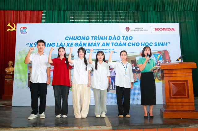 Honda khoi dong khoa boi duong kien thuc phap luat va ky nang lai xe gan may an toan cho hoc sinh - 18