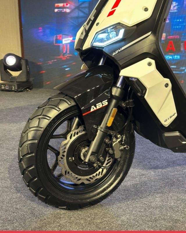 Kham pha VLF Mobster 135 vua ra mat voi gia chi 33 trieu Dong Ngoai hinh ap dao Vario 125 - 8