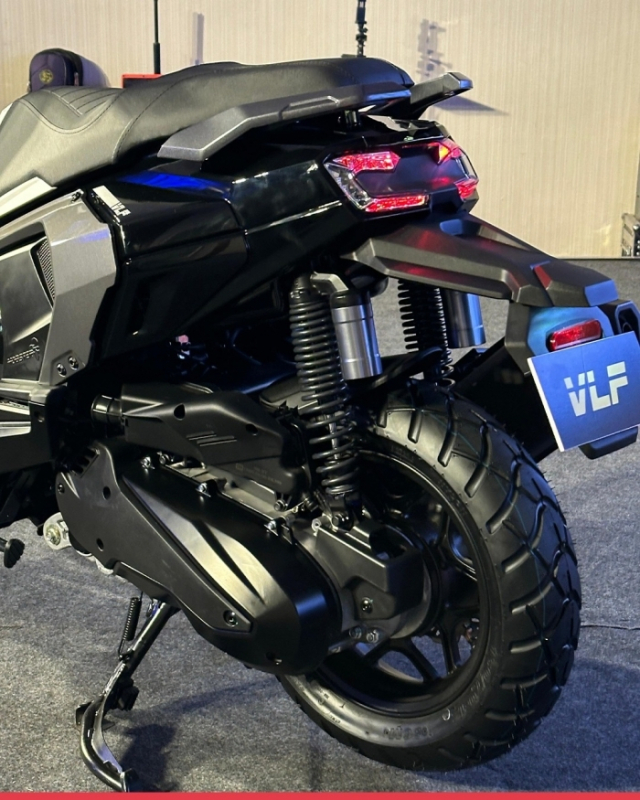 Kham pha VLF Mobster 135 vua ra mat voi gia chi 33 trieu Dong Ngoai hinh ap dao Vario 125 - 10