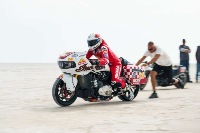 Khi Indian Challenger pha ky luc tai Bonneville - 10