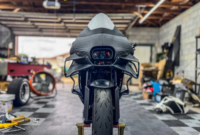 KTM 1390 Super Duke hoa RC16 MotoGP nho cong nghe in 3D Giac mo khong con xa voi - 3