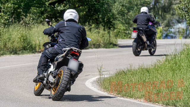 Lo dien Benelli TreK moi lan gio la tu Y voi dong co 3 xylanh va hop so AMT - 6