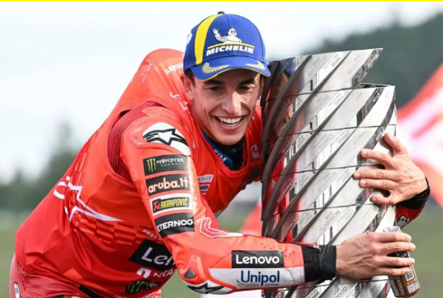 Marc Marquez va Ducati vo dich The Gioi MotoGP 2025 som hon 5 chang dua - 3