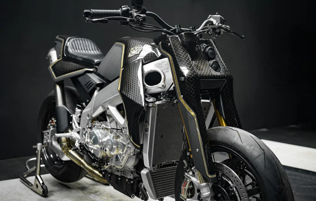 RoughRSV4 Khi Aprilia Factory bien thanh chien binh duong pho u am - 6
