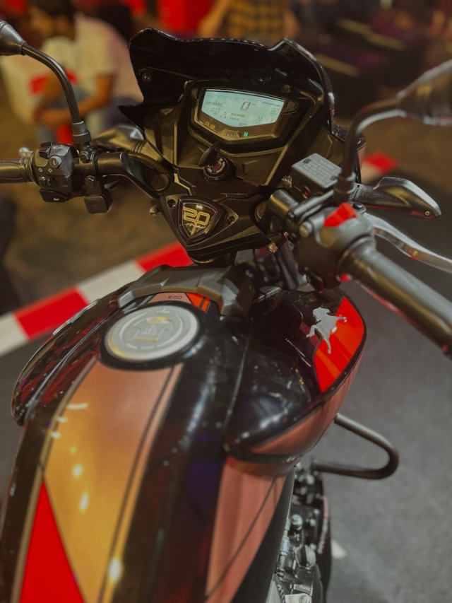 Tim hieu TVS Apache RTR 160 phien ban ky niem 20th Anniversary Edition co gia ban chi 356 trieu VND - 5