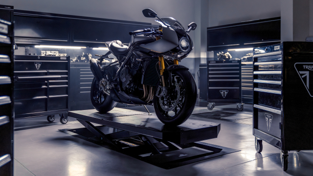 Triumph Speed Triple 1200 RR Breitling Limited Edition lo dien - 13