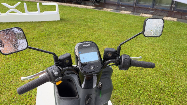 Yamaha Cuxi hoi sinh duoi dang xe may dien voi ten goi moi CuxiE - 9