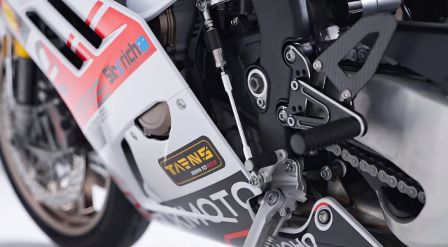 ZXMoto 820RR dam khang dinh toc do 300 kmh voi 150 ma luc va trong luong 175 kg - 7