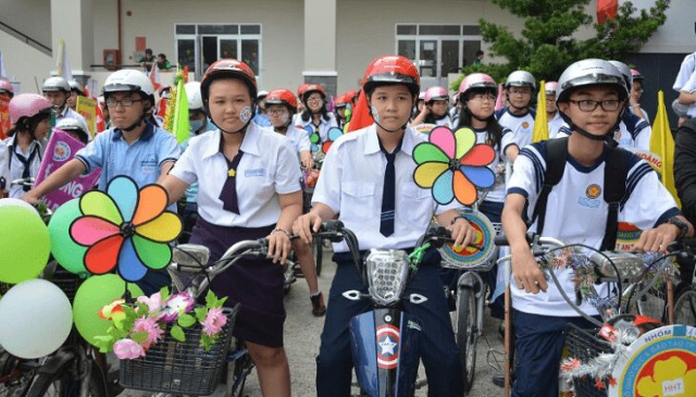 Am anh tren Quoc lo 14 Xe dap dien va cham xe tai nu sinh 12 tuoi tu vong tuc thi - 6