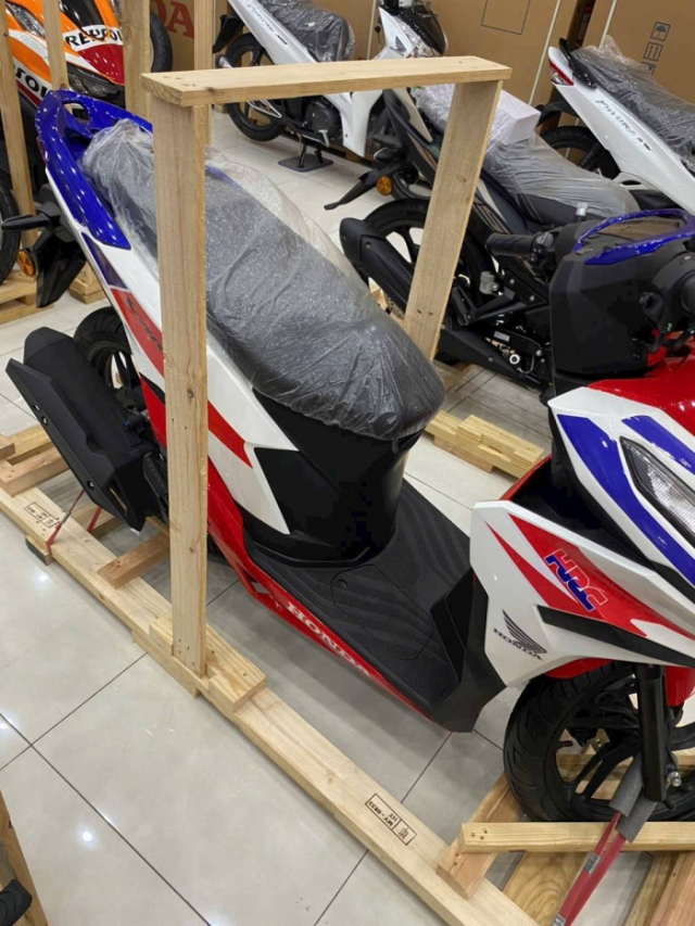 Bat ngo Honda Vario 125 phien ban dac biet HRC do bo thi truong Viet voi gia khoang 85 trieu Dong - 5