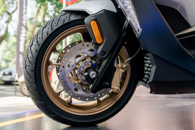 BMW C 400 GT 2025 Phien ban nang cap hien dai hon nhieu tinh nang ket noi va an toan - 12