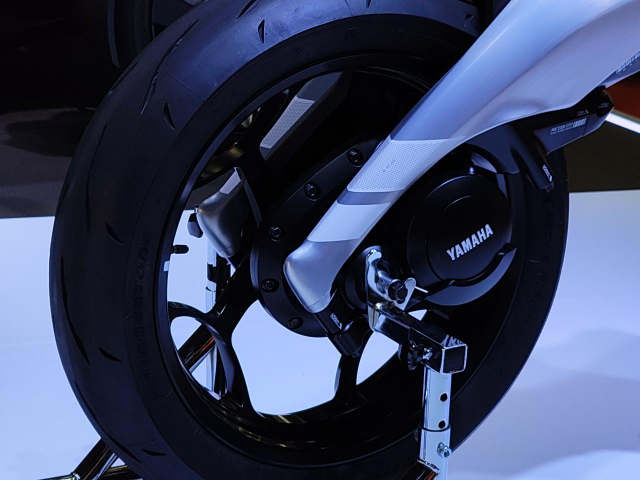 Can canh Yamaha MOTOROiD bang xuong bang thit tai Japan Mobility Show 2025 - 9