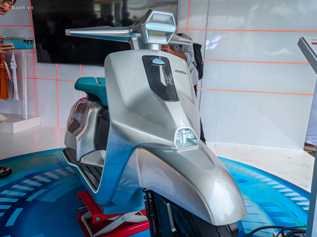 Chi tiet mau xe ga dien Lambretta Elettra vua xuat hien o Viet Nam co gi dac biet - 6