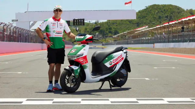 CUV e voi 3 giao dien moi dam chat Racing khi lam xe paddock cho doi dua Honda - 3