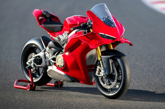 Ducati noi khong voi xe phan khoi nho Cung dau hay trung thanh voi ban sac - 3