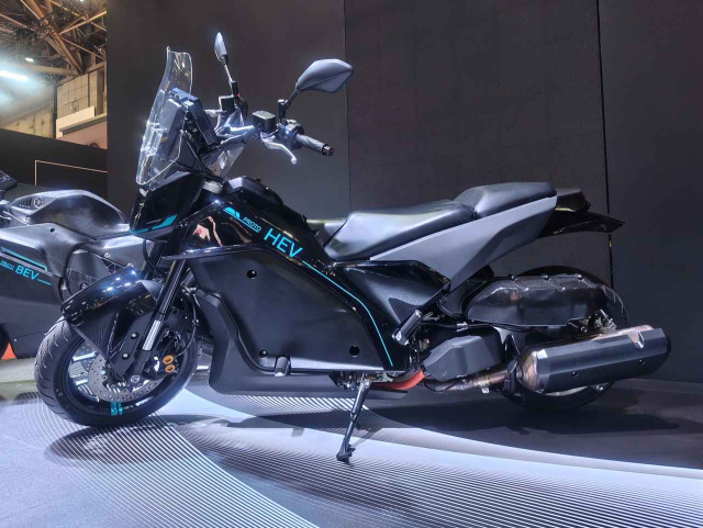 Hinh anh thuc te cua chiec xe ga lai dien Yamaha Proto HEV tai JMS 2025 - 3