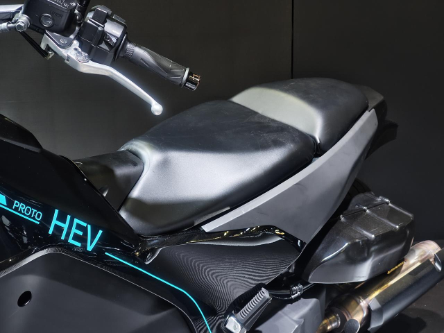 Hinh anh thuc te cua chiec xe ga lai dien Yamaha Proto HEV tai JMS 2025 - 8