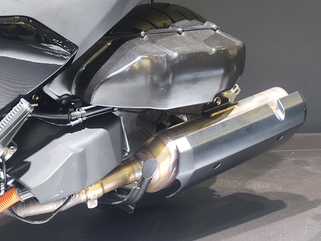 Hinh anh thuc te cua chiec xe ga lai dien Yamaha Proto HEV tai JMS 2025 - 12