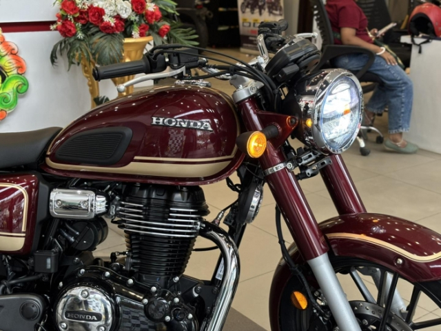 Hinh anh thuc te cua Honda CB350C Special Edition tai dai ly Cai chat co dien AE can day roi - 3