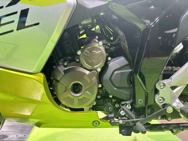 Hinh anh thuc te cua Suzuki Gixxer SF 250 FFV phien ban su dung xang sinh hoc 85 Ethanol - 15