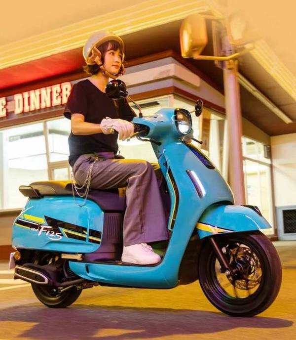 Honda NWF125 Gulf Blue Lan gio bien xanh thoi bung suc song cho dong tay ga pho thong - 3