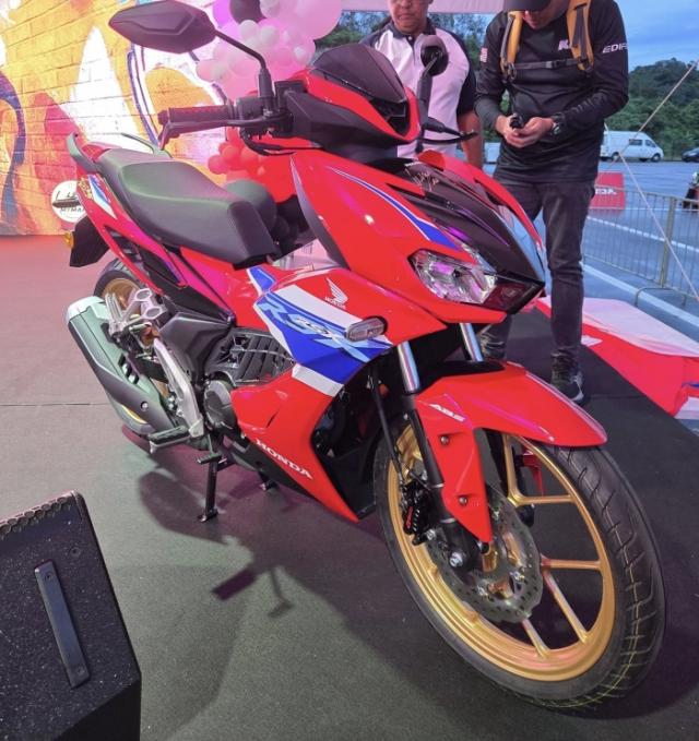 Honda ra mat RSX Winner Tricolor phien ban gioi han cuc dep duoc bo sung nhieu trang bi thu vi - 3