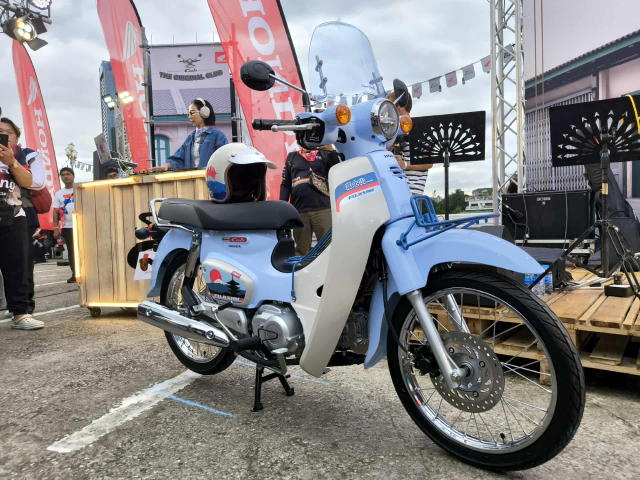 Honda ra mat Super Cub FUJISAN Limited Edition voi so luong gioi han chi 500 chiec - 3