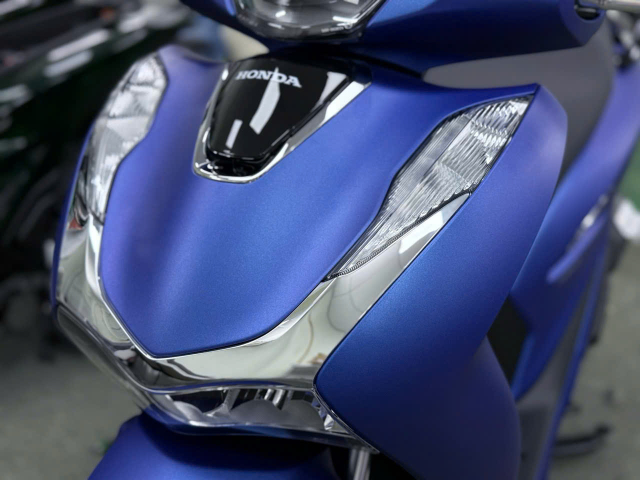 Honda SH150i 2025 nhap Y ban mau xanh duong nham bat ngo do bo Viet Nam voi gia de tho hon - 3