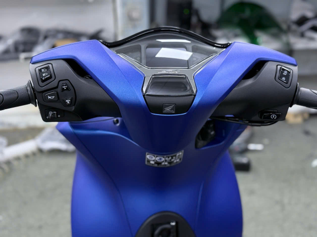 Honda SH150i 2025 nhap Y ban mau xanh duong nham bat ngo do bo Viet Nam voi gia de tho hon - 5