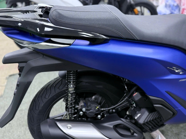 Honda SH150i 2025 nhap Y ban mau xanh duong nham bat ngo do bo Viet Nam voi gia de tho hon - 11