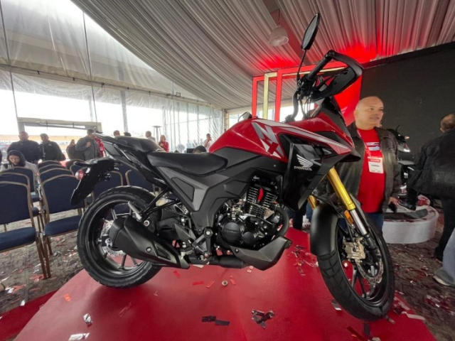 Honda tai sinh huyen thoai NX190 voi dien mao 20 Co ABS doi man hinh TFT gia chi 79 trieu Dong - 3