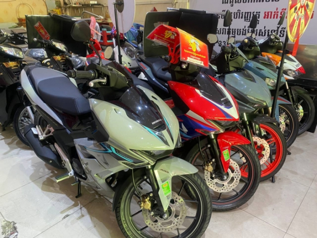 Honda Winner R len ke tai cac dai ly ben CAM voi gia ban len den hon 60 trieu Dong - 3