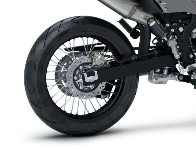 Kawasaki KLX230 SSM 2025 ra mat Malaysia lua chon moi cho anh em me offroad va supermoto - 13