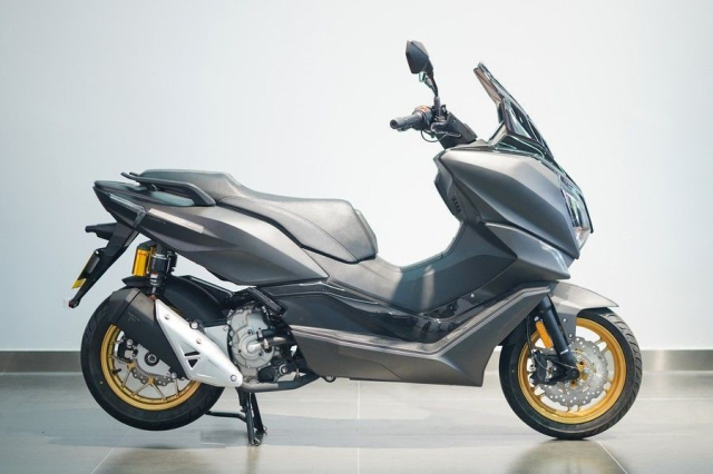 Kham pha Feelink X300 doi trong cung cua cua Yamaha XMax 300 voi gia ban chi 60 trieu Dong - 3