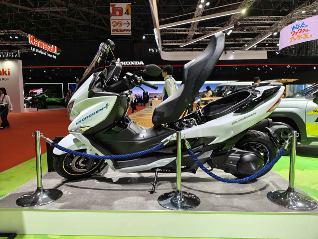 Kham pha tung ngoc ngach cua Suzuki Burgman Hydrogen chay bang Hydro tai JMS 2025 - 3