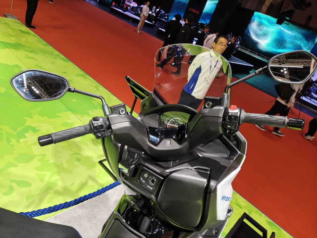 Kham pha tung ngoc ngach cua Suzuki Burgman Hydrogen chay bang Hydro tai JMS 2025 - 7