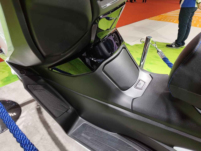 Kham pha tung ngoc ngach cua Suzuki Burgman Hydrogen chay bang Hydro tai JMS 2025 - 9