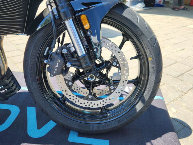 Kove 450R 2025 Nakedbike 4 may cang det cho anh em Malaysia gia duoi 200 cu - 9