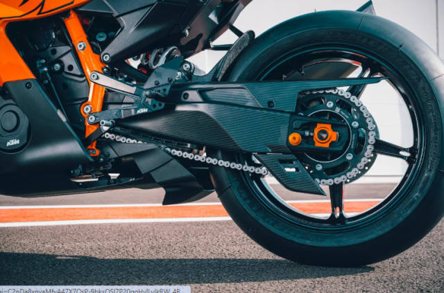 KTM 990 RC R 2026 ra mat Khi quai thu duong pho khoac len dan ao dua - 11