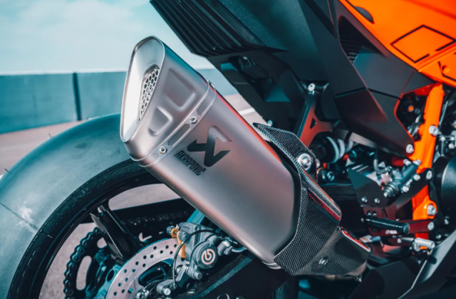 KTM 990 RC R 2026 ra mat Khi quai thu duong pho khoac len dan ao dua - 13