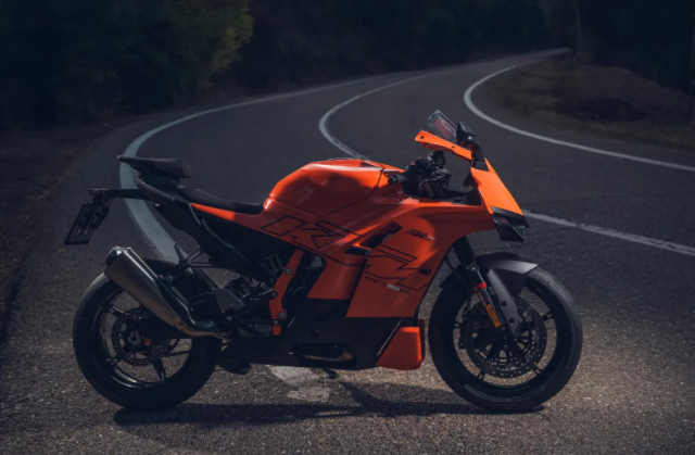 KTM 990 RC R 2026 ra mat Khi quai thu duong pho khoac len dan ao dua - 19