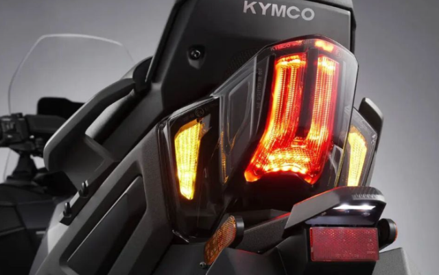 Soi chi tiet Kymco CV3 575 Tu dong khoa banh truoc de nguoi lai khong can chong chan - 18